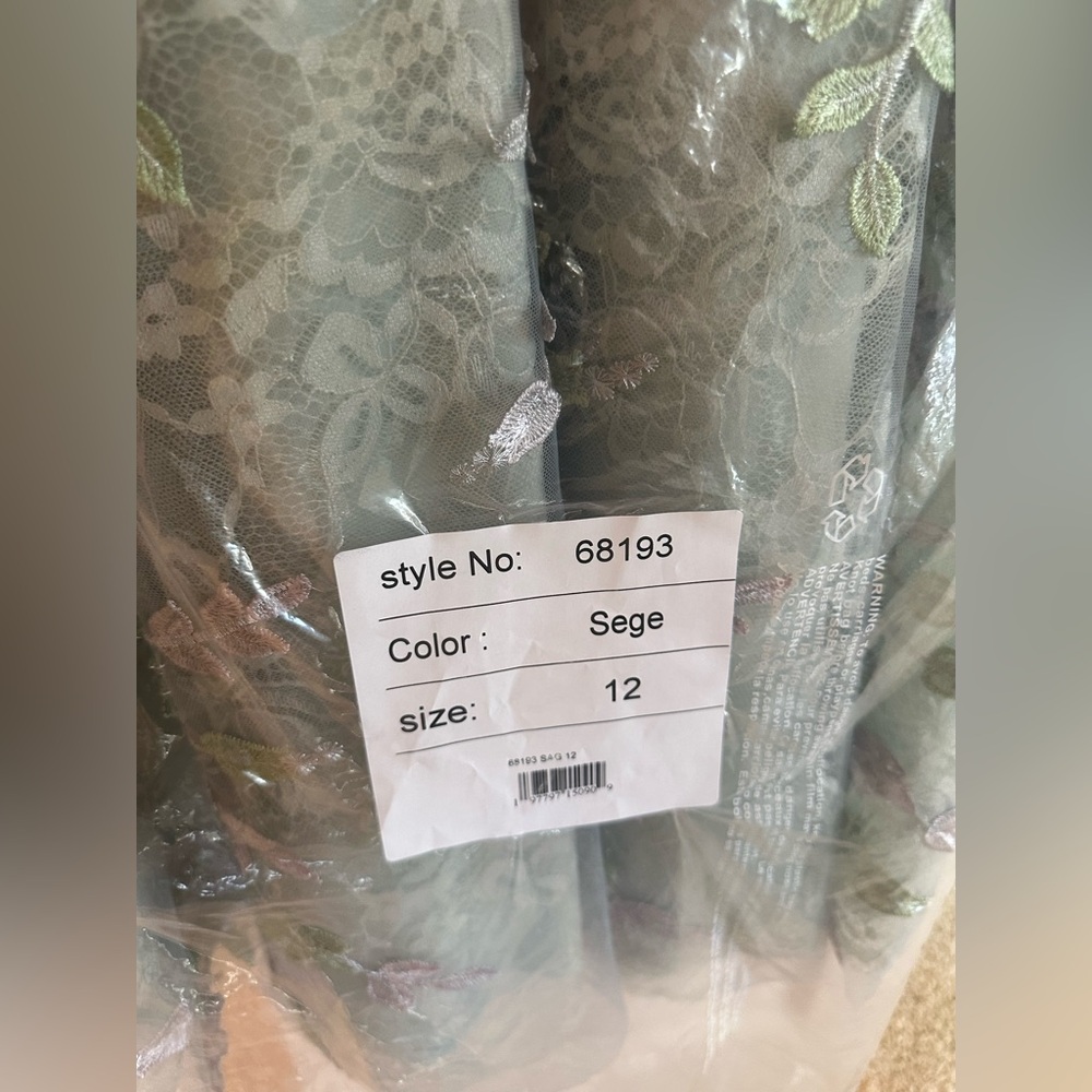 Mac Duggal light Green Puff Sleeve A-Line Dress size 12 - Picture 2 of 6